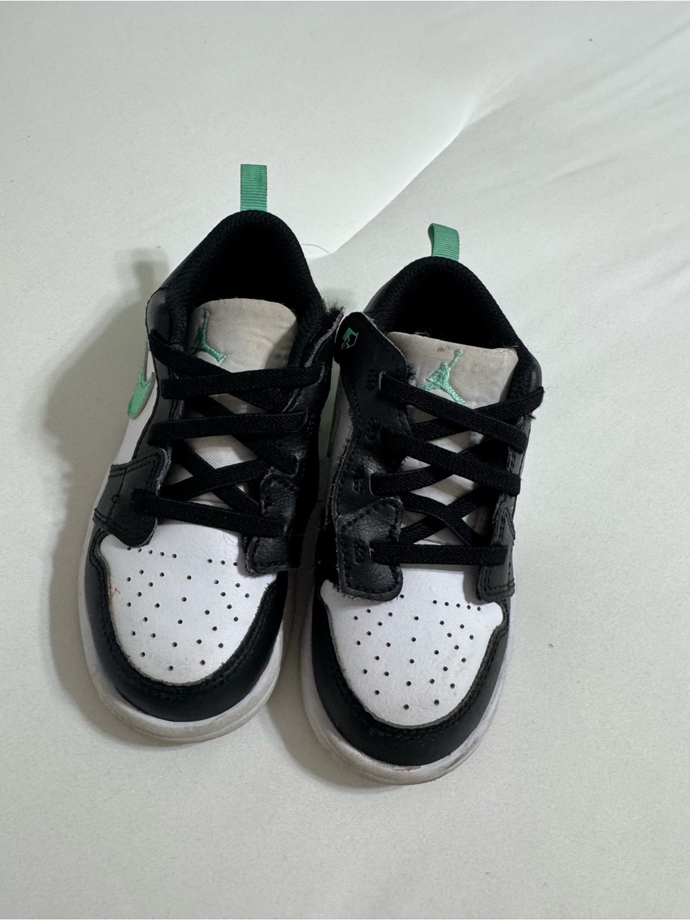 Kids Jordan Low Top Sneakers in White, Black & Mint | 10C